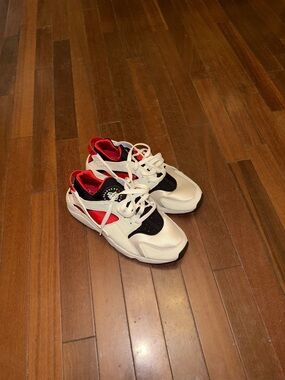 Nike White, Black & Red Low-Top Sneakers